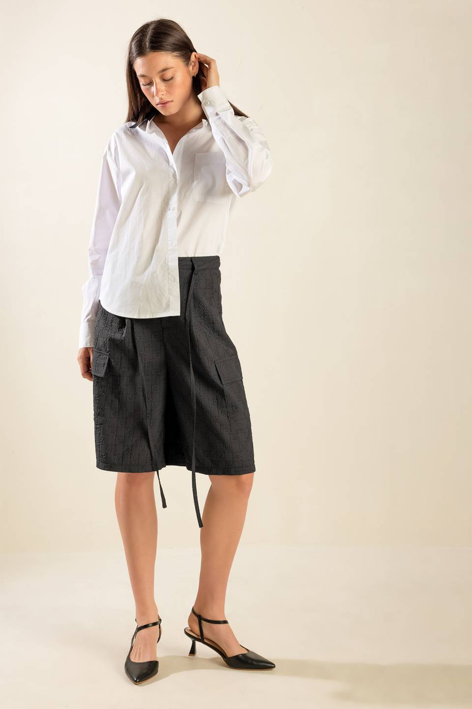 SEE WHAT HAPPENS WOVEN BERMUDA SHORTS Flying Tomato